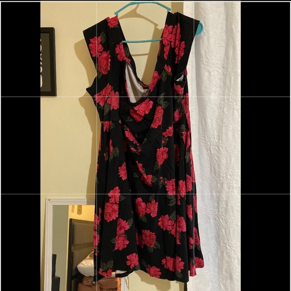 Red Roses - Picture 3 of 3